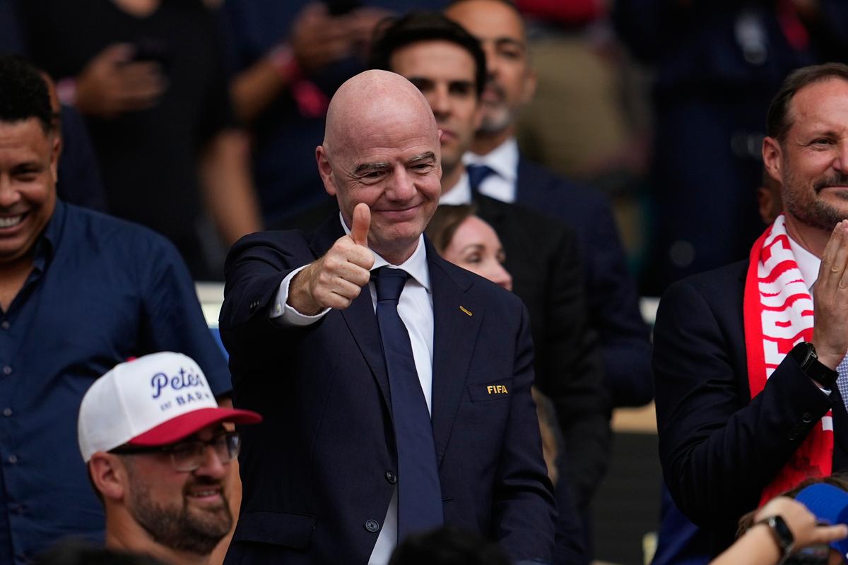 Infantino po vlne kritiky zvolal núdzové stretnutie FIFA na africkej pôde