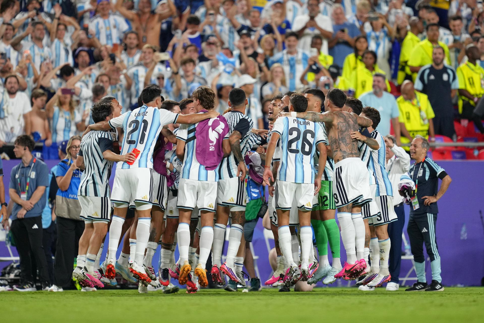 Futbalisti Argentíny oslavujú postup do semifinále na MS vo futbale 2026, zdroj: SITA/AP
