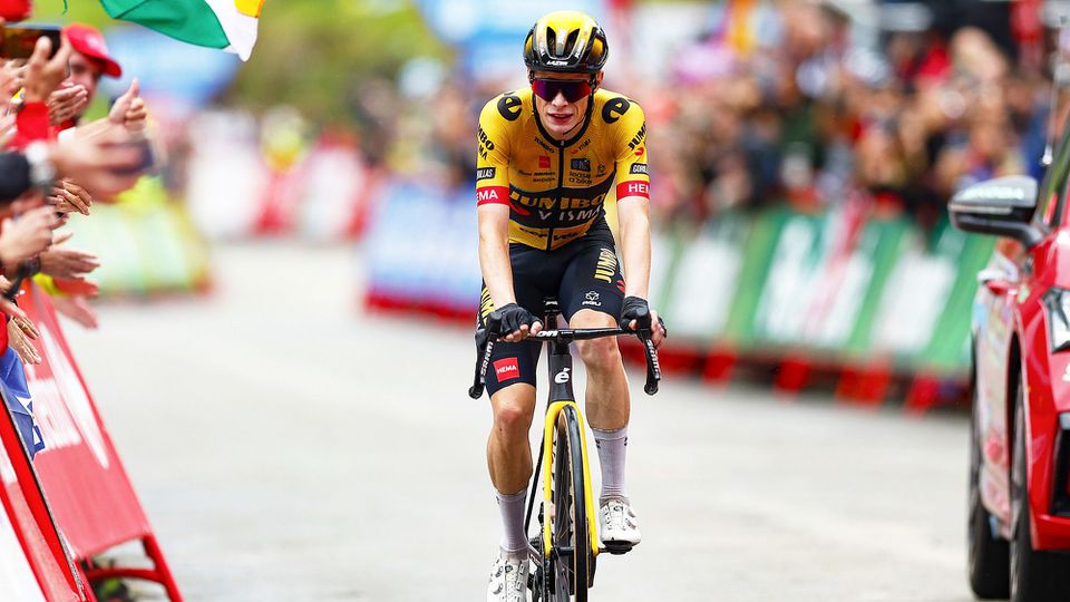 Vuelta: Šampión tohtoročnej Tour de France ovládol 16. etapu. Víťazstvo venoval svojmu tímovému kolegovi