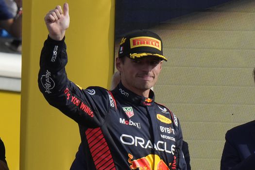 Max Verstappen je výnimočný jazdec, v jednej veci však legendárneho Schumachera zatiaľ neprekonal