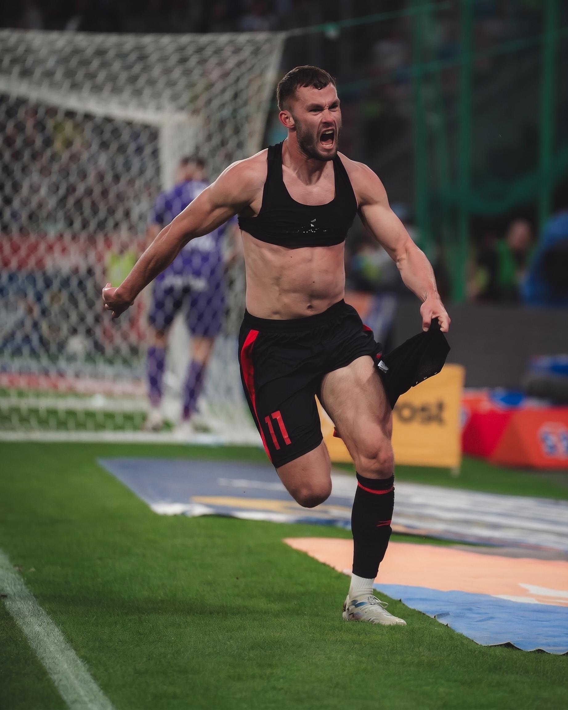 Erik Prekop po druhom góle do siete Lechu Poznaň. Zdroj: x.com/GornikZabrzeSSA