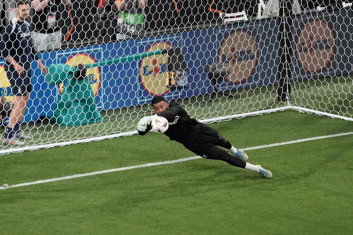 Famózny špecialista. Brankár v Bundeslige prekonal rekord v chytených penaltách v rade