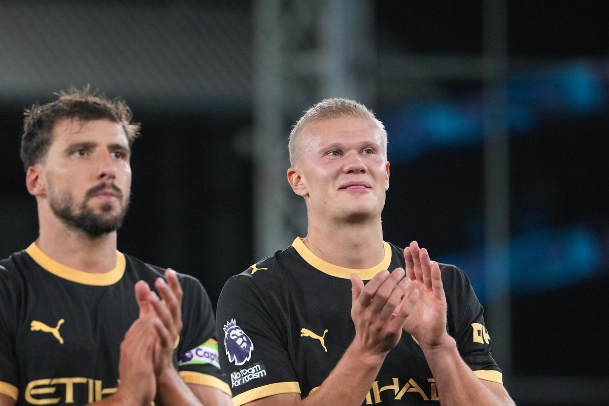 Obrovské zemetrasenie a rekordné milióny. Nový kapitán City Ruben Dias velebí Guardiolovho nástupcu