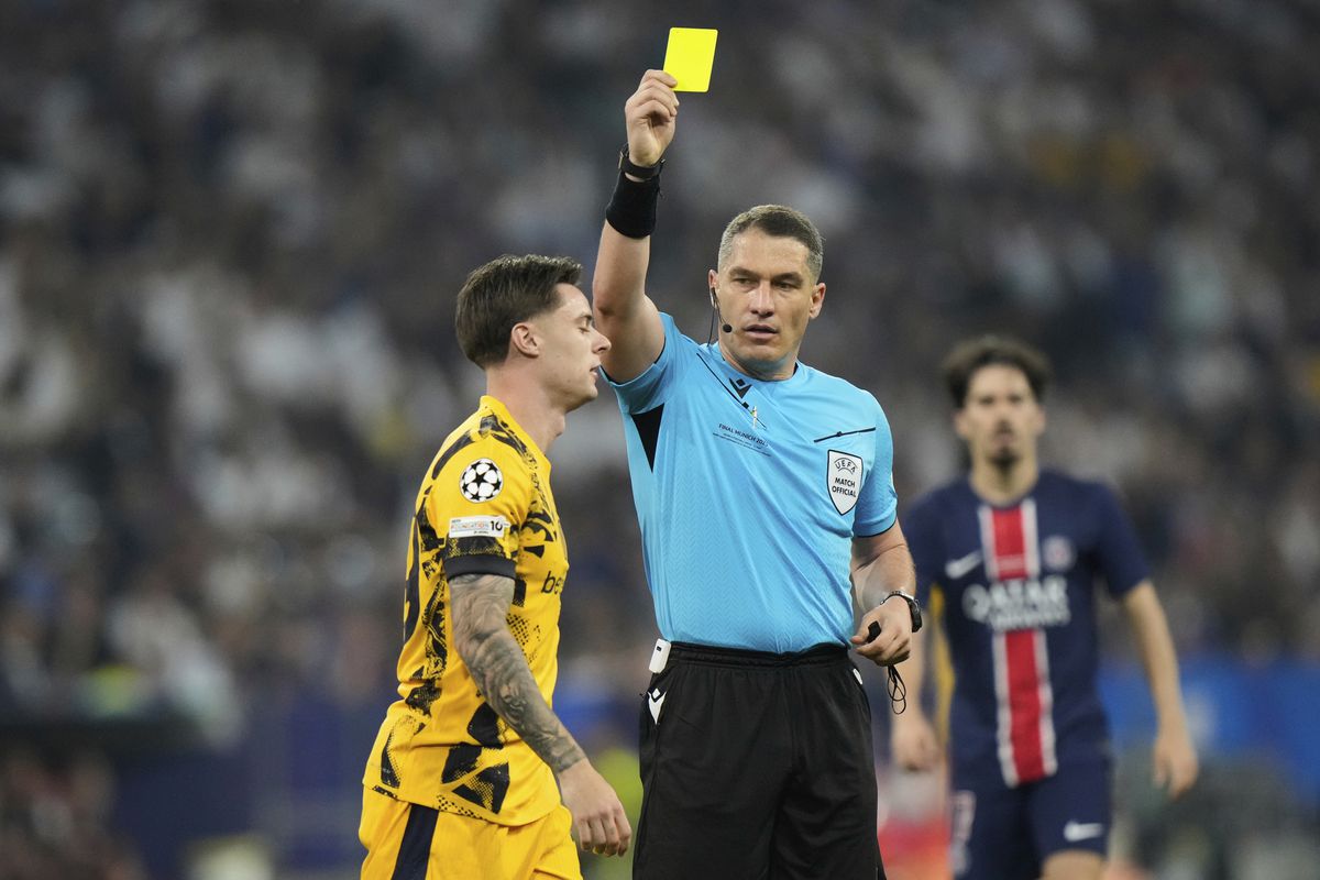 Kľučový zápas Slovenska proti Severnému Írsku bude pískať rozhodca z finále Ligy majstrov