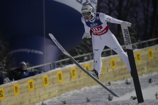 Skoky na lyžiach: Tímovú súťaž dvojíc ovládli Slovinci