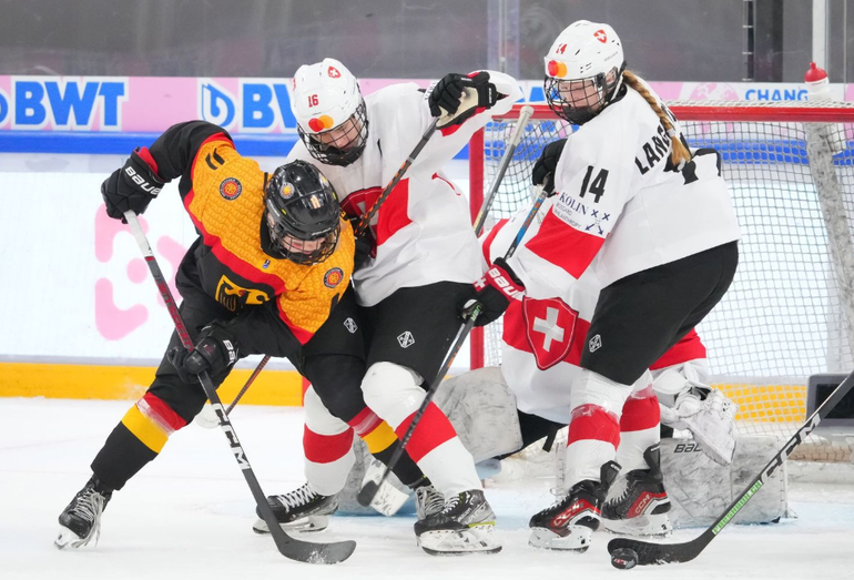 MS žien v hokeji U18: V boji o záchranu úspešnejšie Švajčiarky