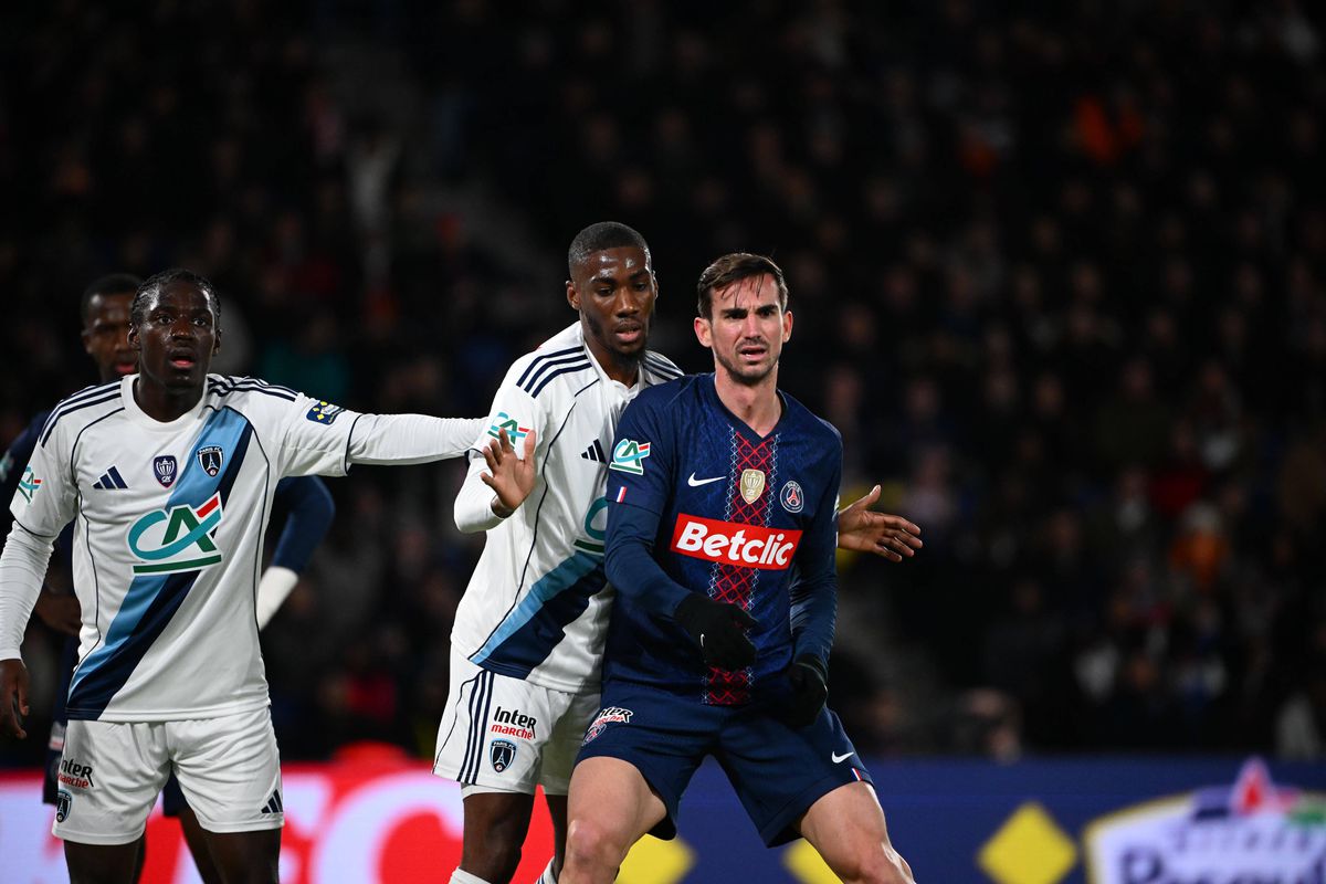 FC Paríž písal históriu. Tréner upozorňuje, že po výhre nad gigantom nesmie zaspať na vavrínoch