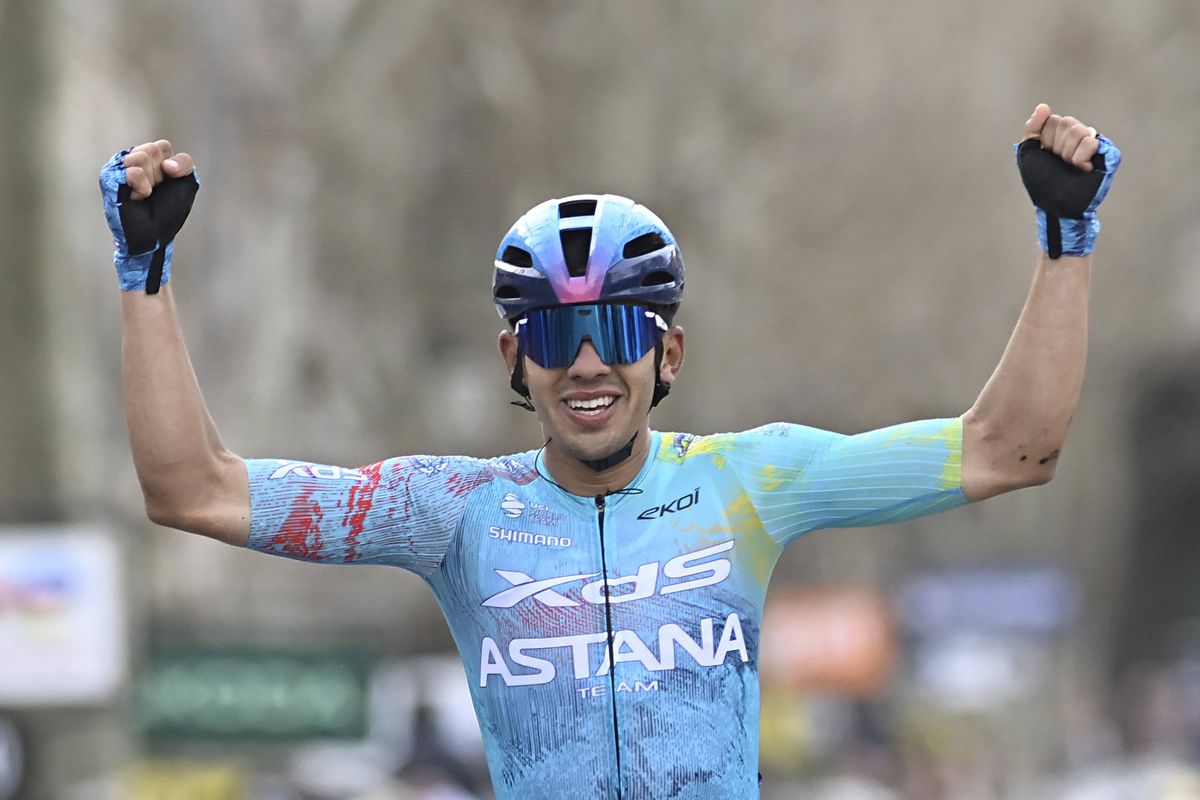 Paríž - Nice: Vingegaard si postrážil náskok. V 6. etape oslavoval kolumbijský cyklista