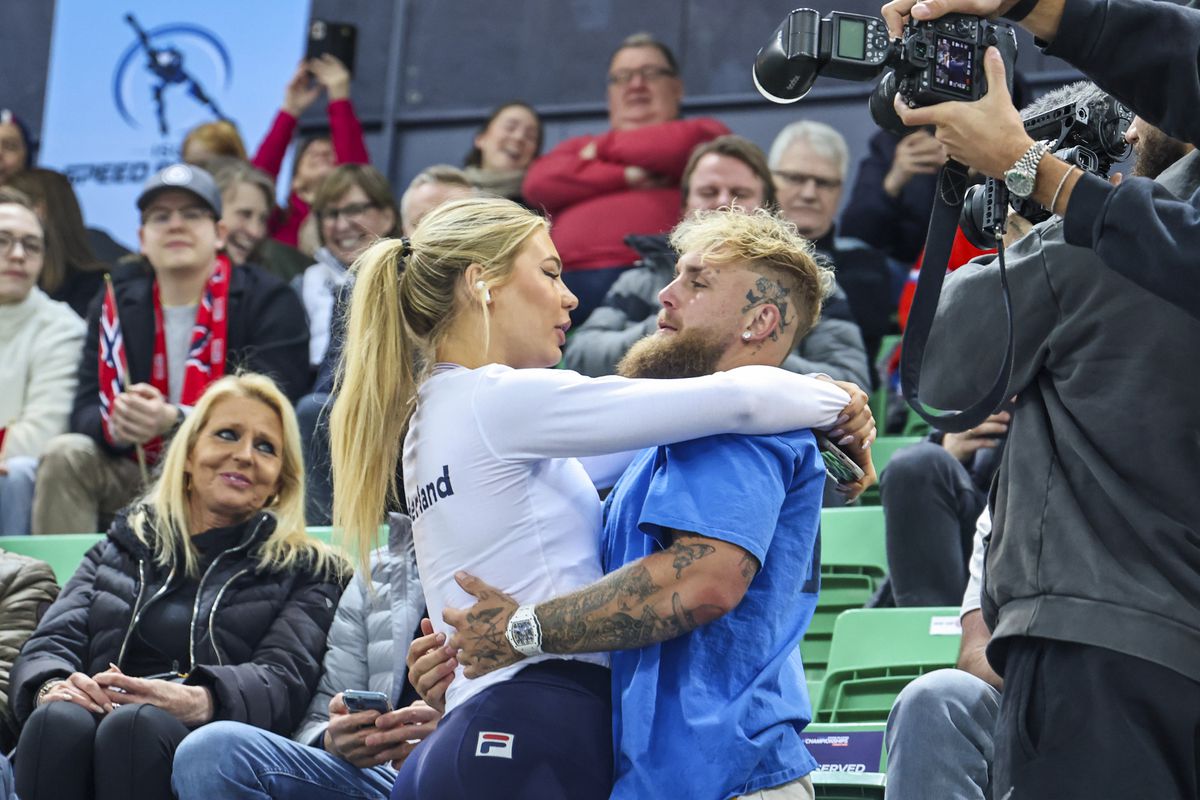 VIDEO Opýtal sa Jakea Paula, či môže pobozkať jeho snúbenicu Juttu Leerdamovú. Reakcia je hitom