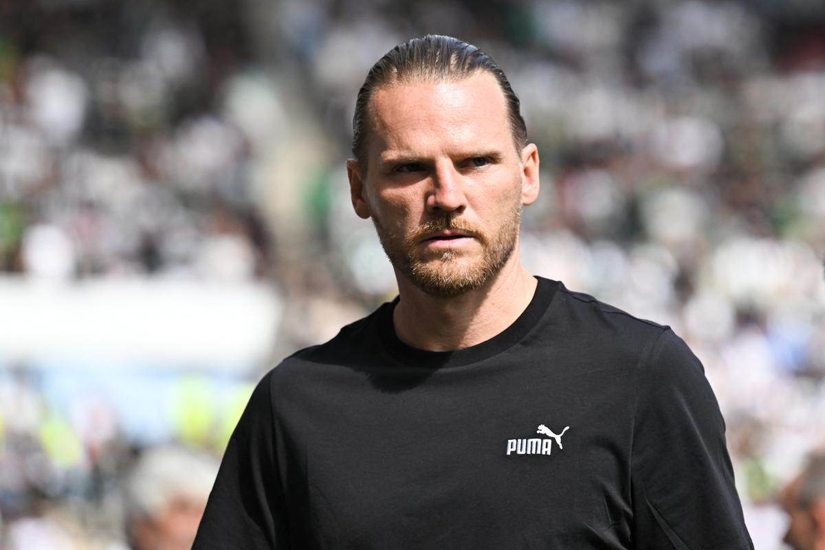 Päťgólový debakel spečatil jeho osud. Posledný tím Bundesligy po zlyhaní prepustil trénera