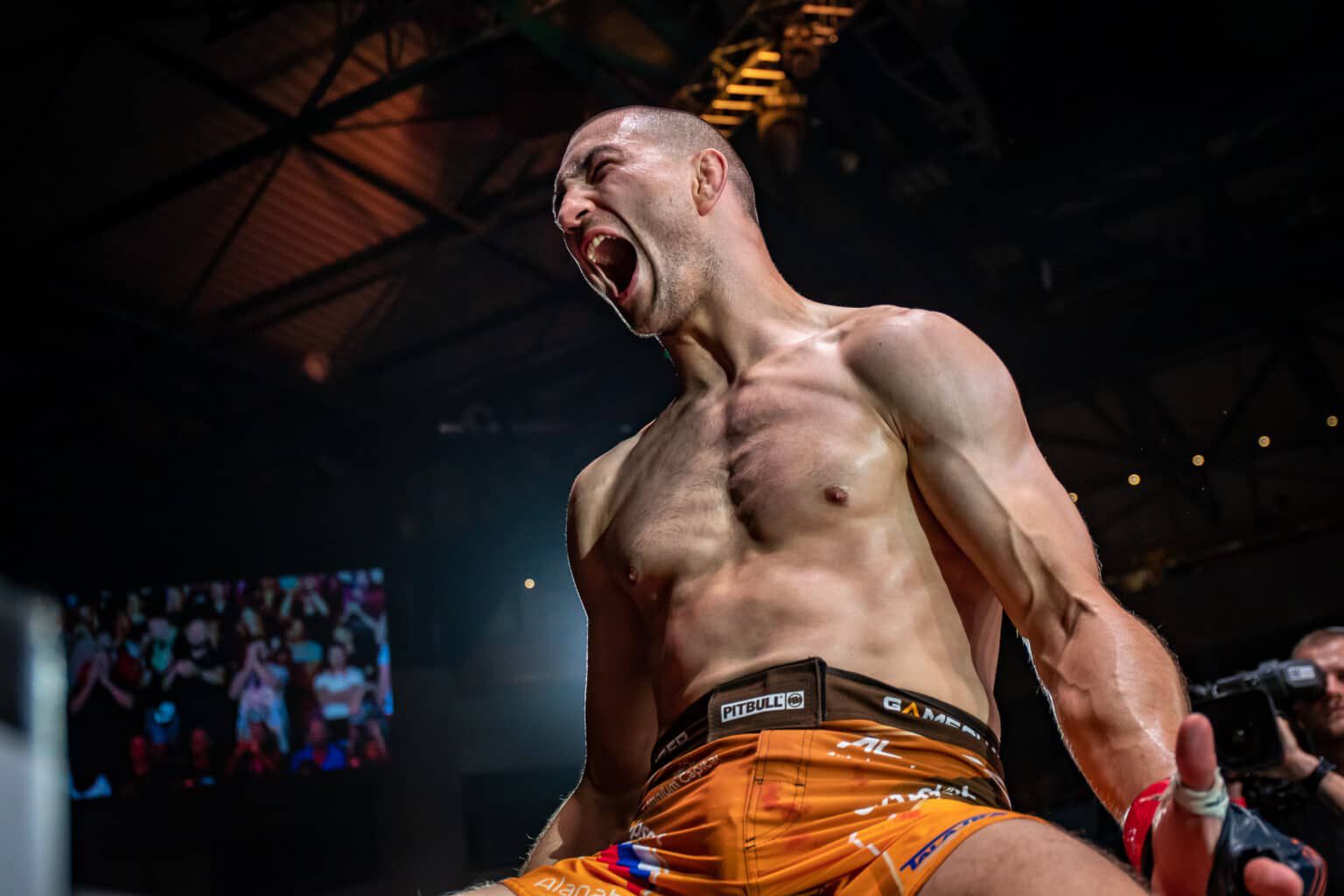 Ronald Paradeiser sa teší z výhry (Zdroj: OKTAGON MMA)