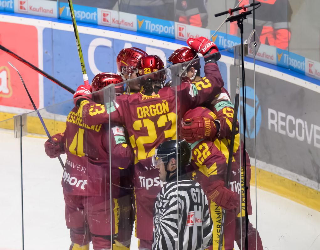 Dukla Trenčín ukázala, že to na Nitru vie. O jej výhre rozhodol v predĺžení hetrikový hrdina