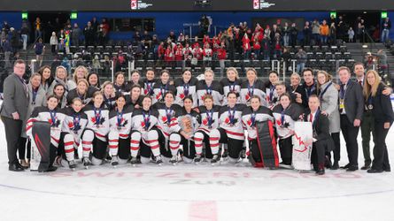 MS žien v hokeji U18: Kanaďanky zdemolovali Fínky a oslavujú bronz