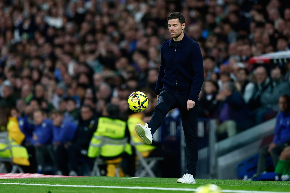 Ako dlho zostane bez práce? Xabi Alonso je v hľadáčiku troch veľkoklubov