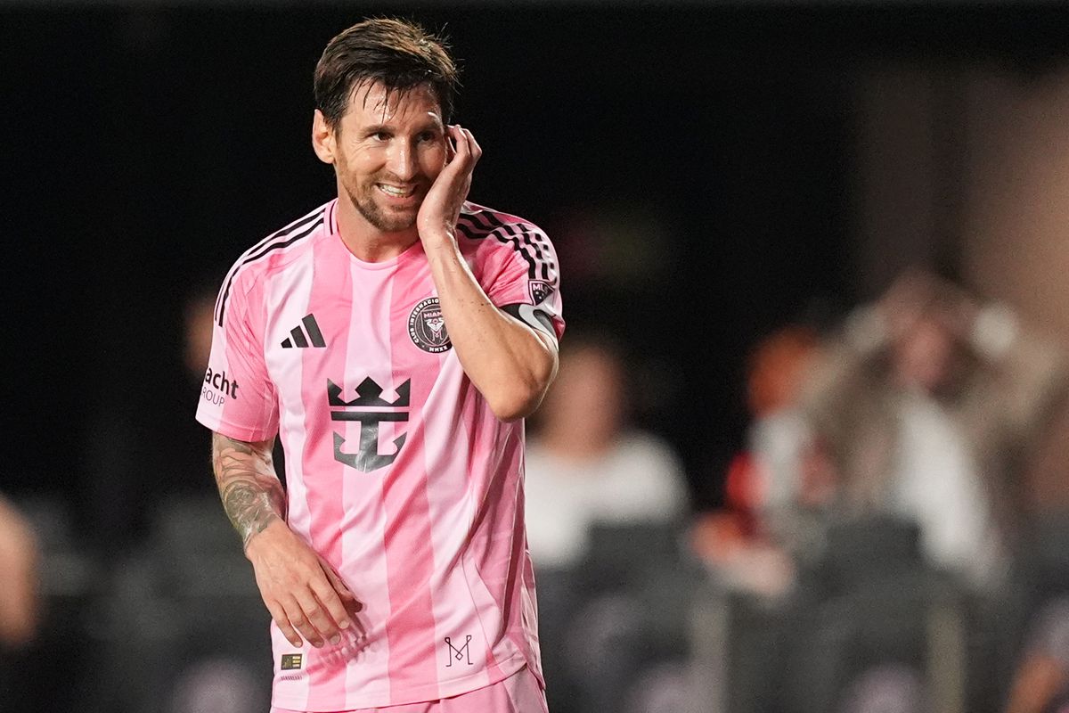 Ponúkol som mu 1,4 miliardy eur, ale on... Šéf klubu opísal, ako mu dal Lionel Messi košom