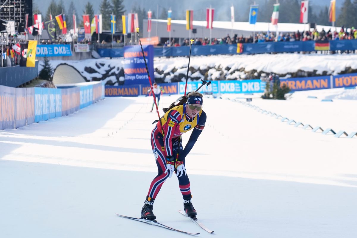 Prišiel o pozíciu celkového lídra. Nórsky biatlonista sa nepredstaví ani v Ruhpoldingu