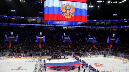 Vysypte hnoj pred sídlom IIHF, hnevá sa slávny ruský tréner. Iný vidí za všetkým Američanov