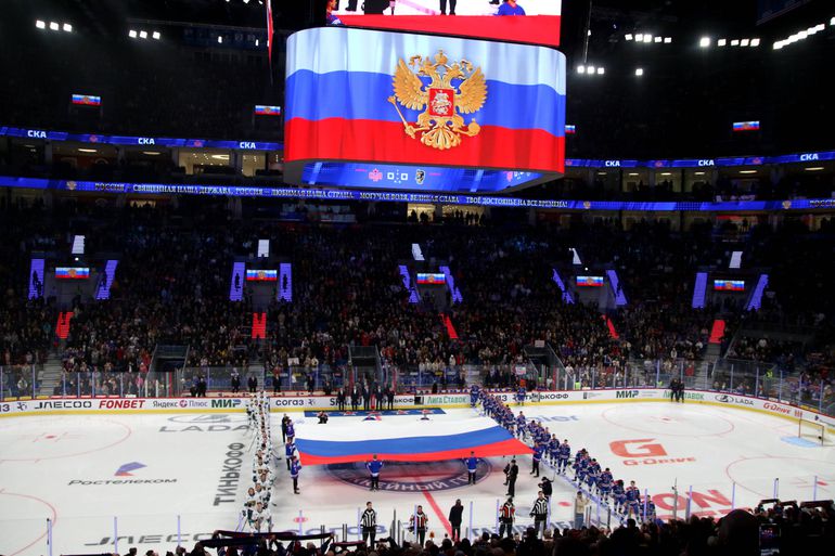 Vysypte hnoj pred sídlom IIHF, hnevá sa slávny ruský tréner. Iný vidí za všetkým Američanov