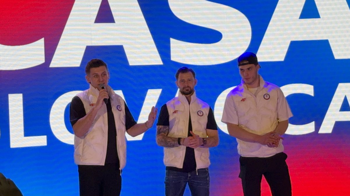 VIDEO Slovenskí hokejisti ako rockové hviezdy! Pobláznili fanúšikov v Miláne
