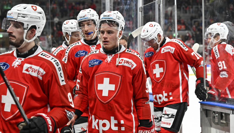 Zväz sa nevyznamenal. Švajčiarska vláda chce hokejistom zakázať používanie štátneho znaku