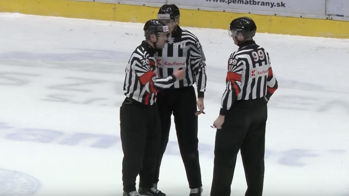 Zápas Zvolen - Slovan má dohru. Stopky a bizarná otázka rozhodcom - News Directory 3