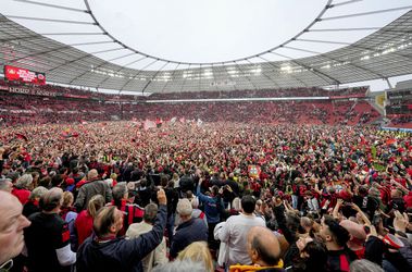 V Leverkusene vypukli obrovské oslavy. Fanúšikovia pomenovali ulicu po Alonsovi