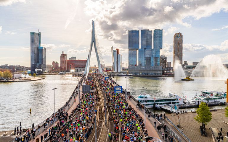 Maratón v Rotterdame pozná svojich víťazov, medzi mužmi triumf domáceho bežca