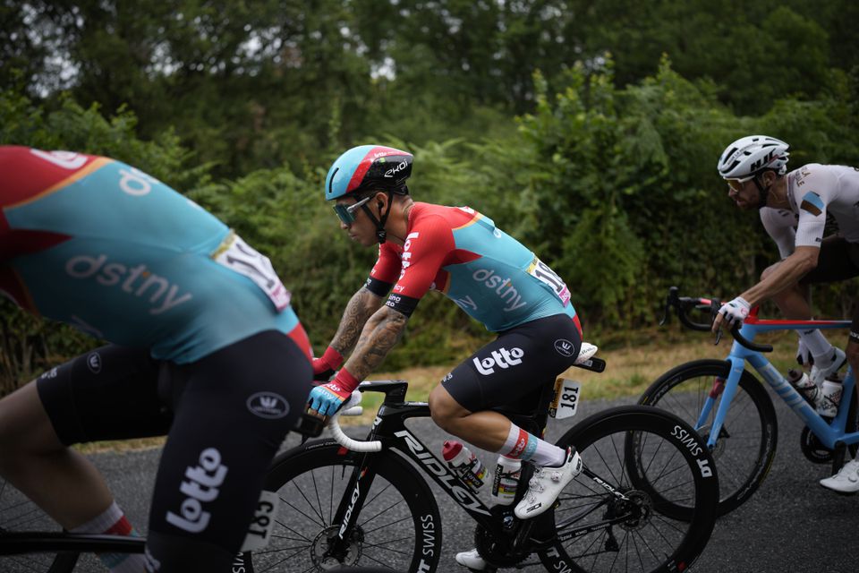 Tour de France 2023: Zosadol z bicykla a ďalej nepokračoval. Známy špurtér končí