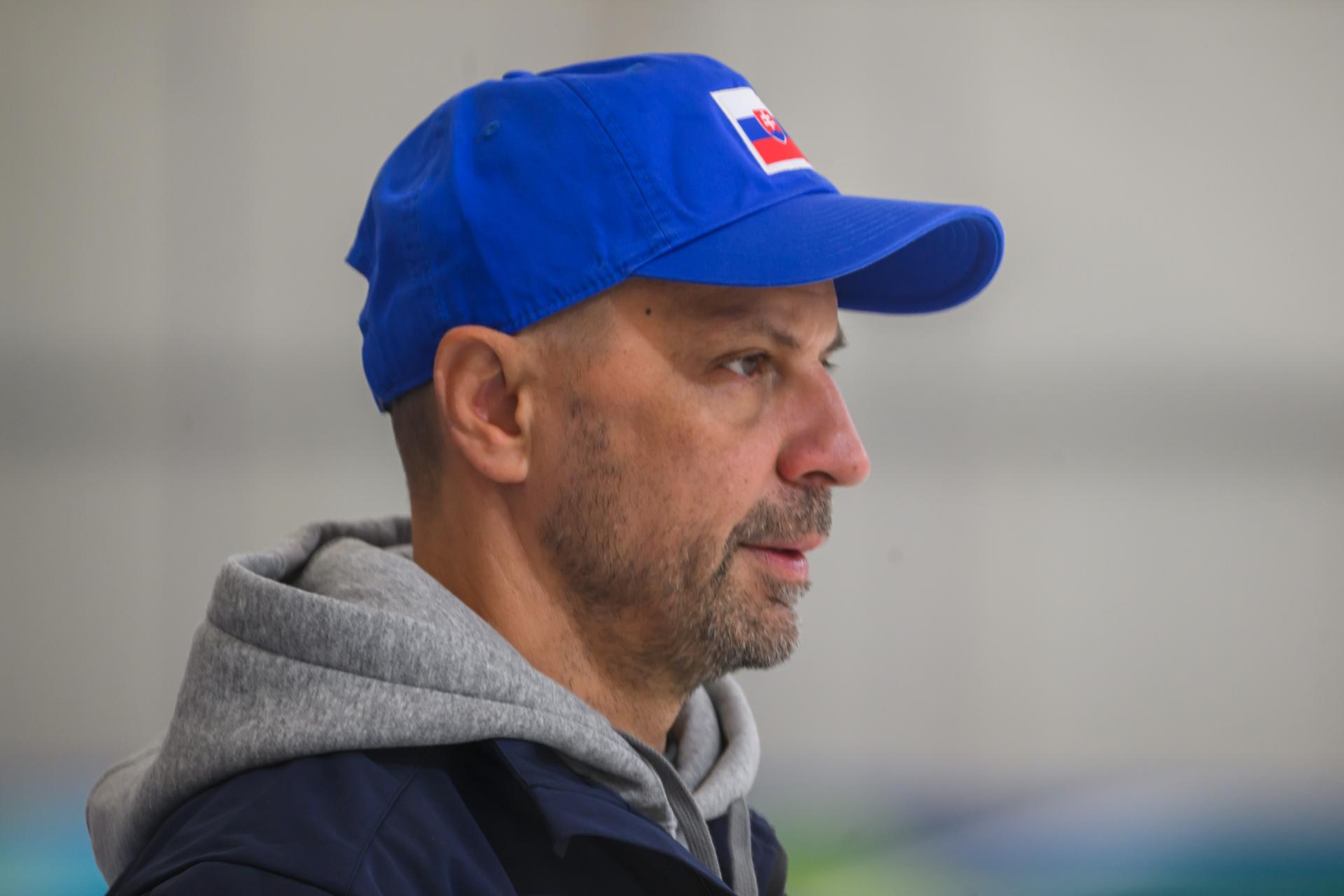 Asistent trénera Ján Pardavý počas tréningu slovenskej hokejovej reprezentácie. Zdroj. TASR