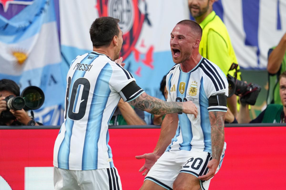 Mac Allister pred zápasom s Anglickom: Len Messi dokáže zopakovať to, čo Maradona v roku 1986