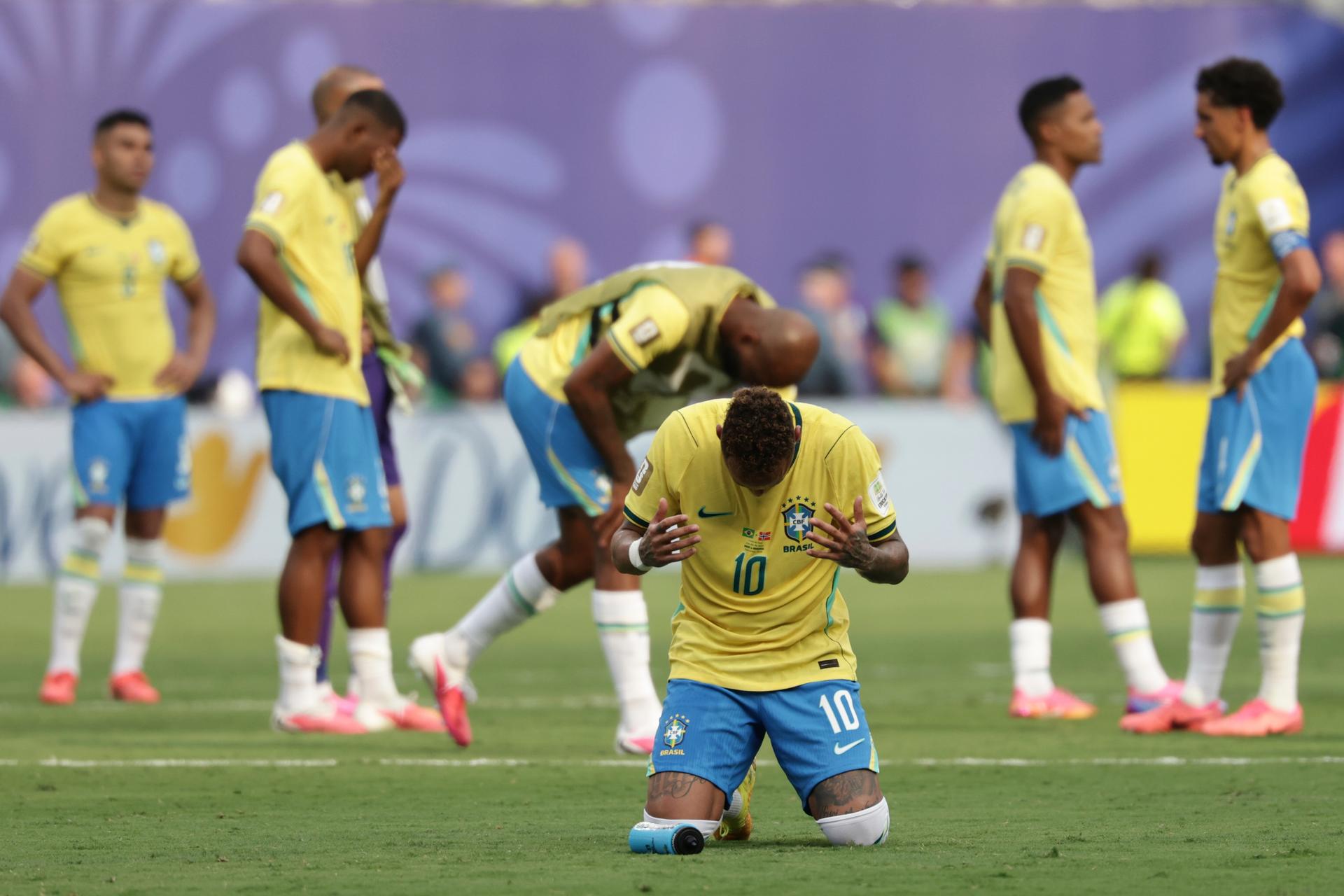 Hráči Brazílie po vypadnutí na MS vo futbale 2026. Zdroj: SITA/AP