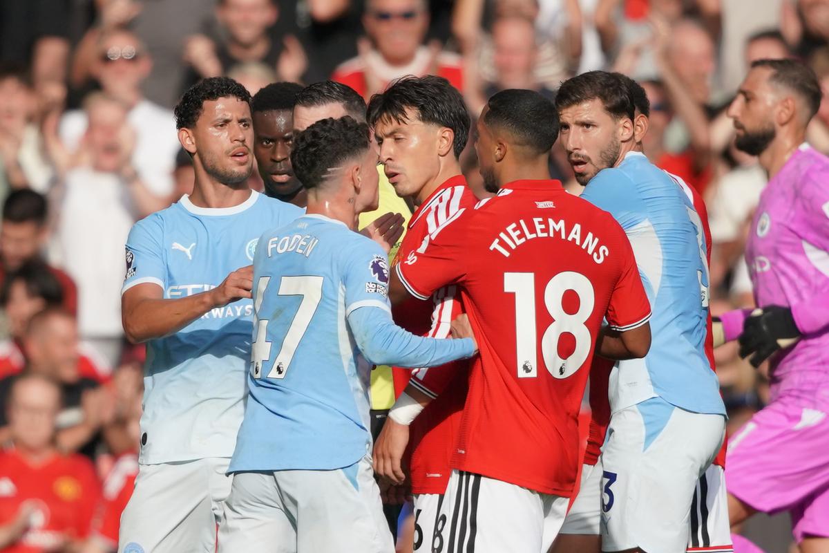 Hrubá chyba v bitke o Manchester má dohru. Rozhodcovia dostali stopku