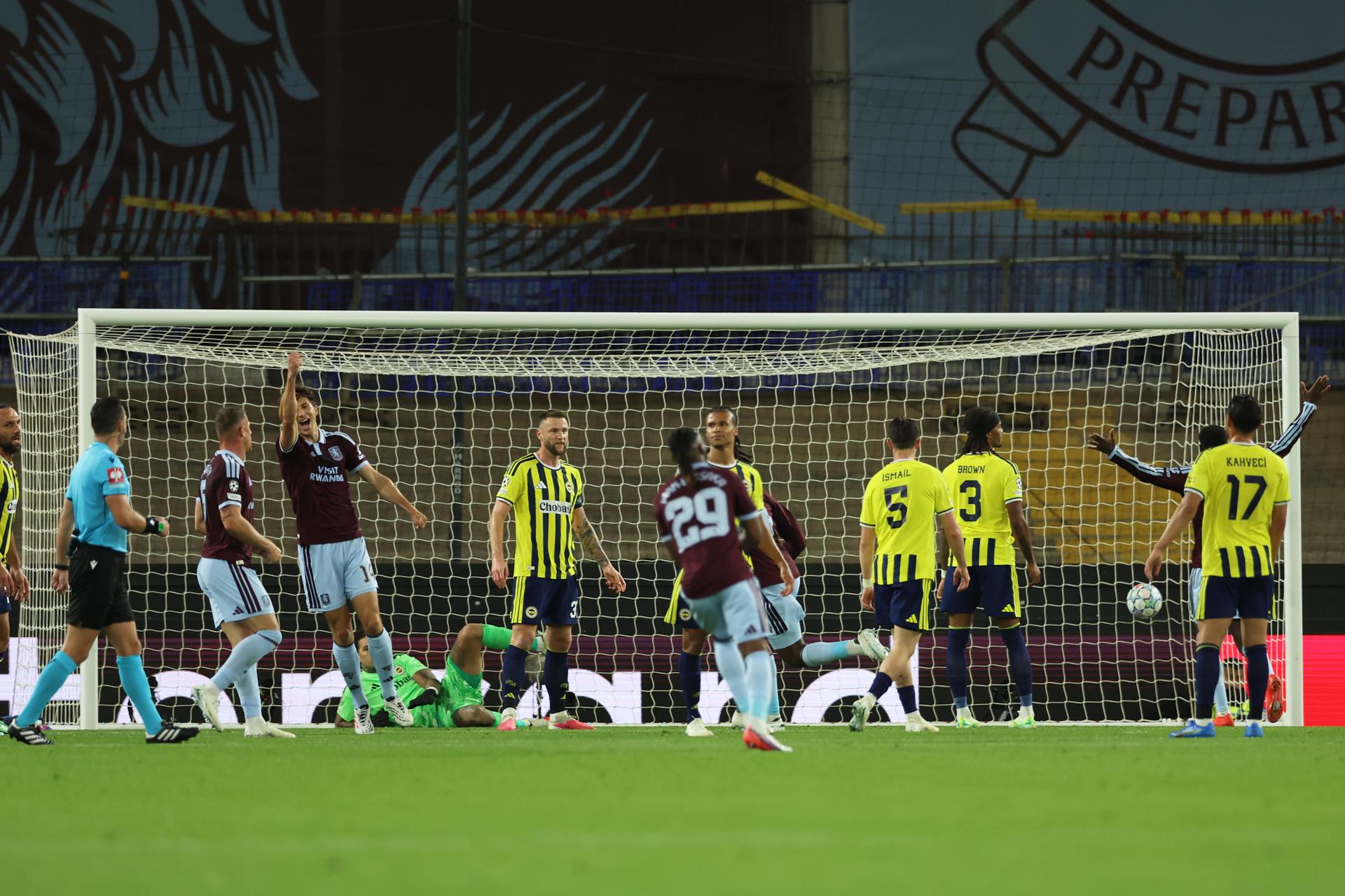 Aston Villa - Fenerbahce Istanbul. Zdroj: SITA/AP