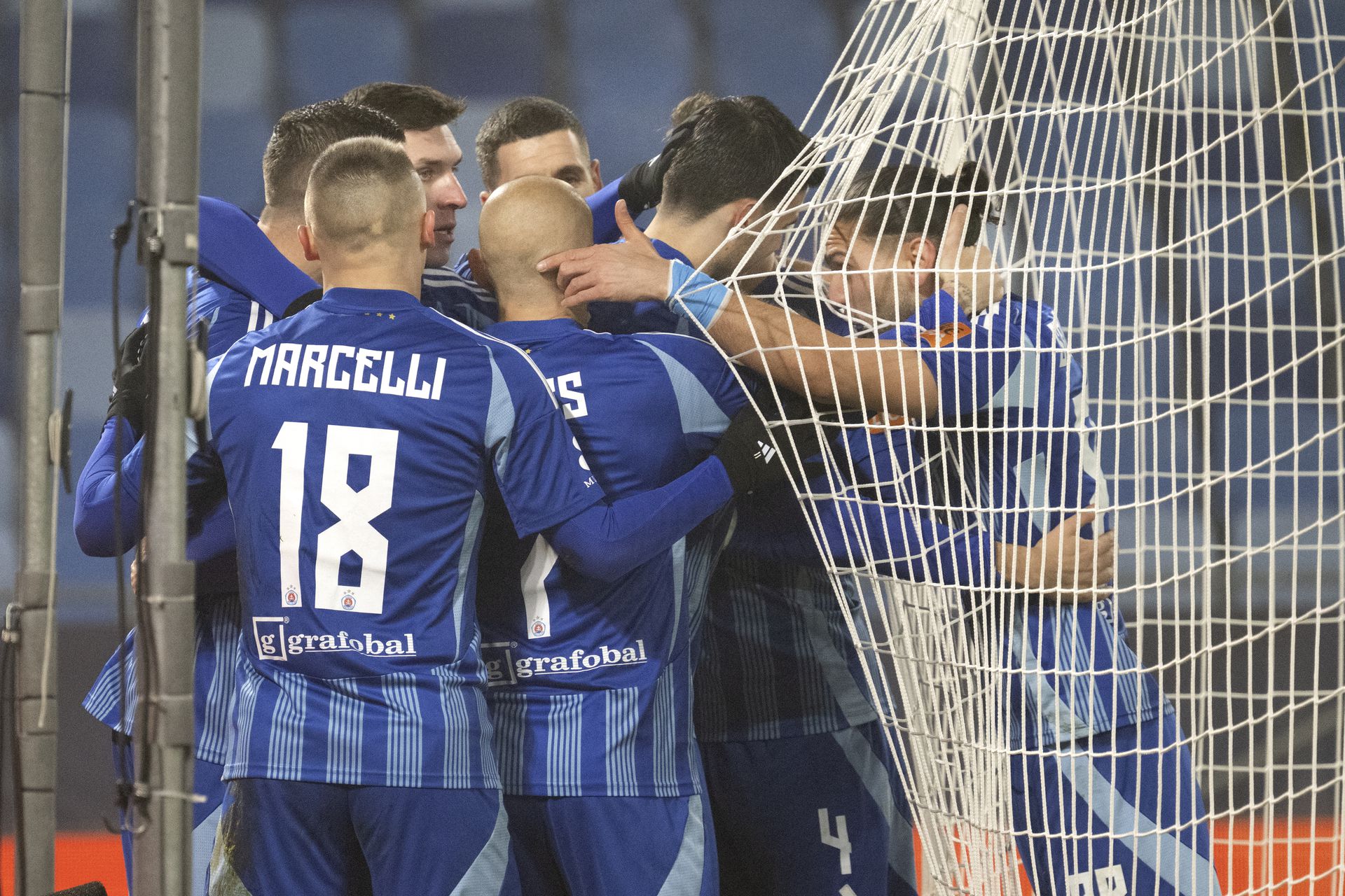 Futbalisti ŠK Slovan Bratislava sa tešia z gólu počas stretnutia s MŠK Žilina.