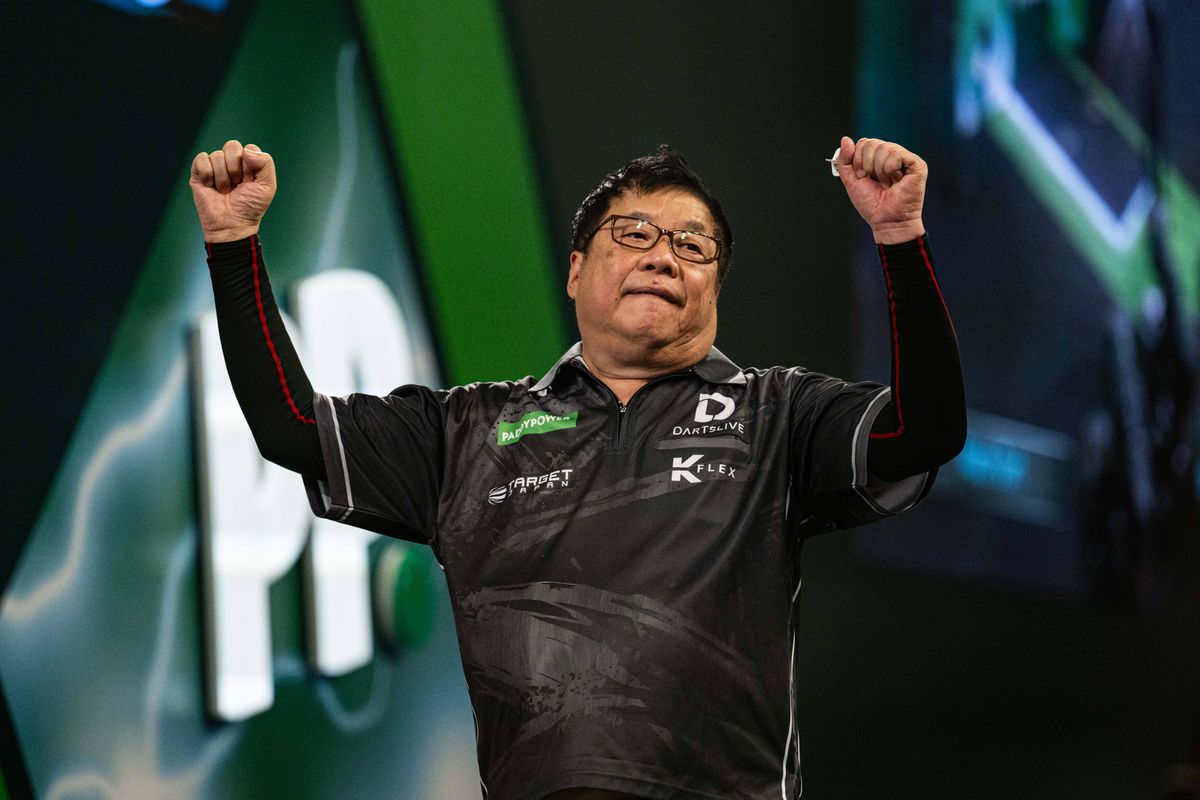 Singapurský šípkar píše históriu. Stal sa najstarším hráčom, ktorý si na MS pripísal víťazstvo