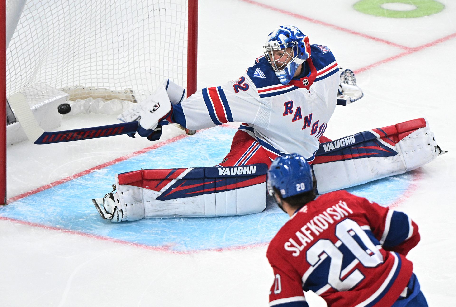 Juraj Slafkovský v zápase New York Rangers - Montreal Canadiens.