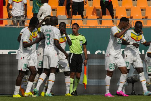 APN: Dominantný vstup obhajcov do turnaja, africký trpaslík nemal nárok, Kamerun zakopol