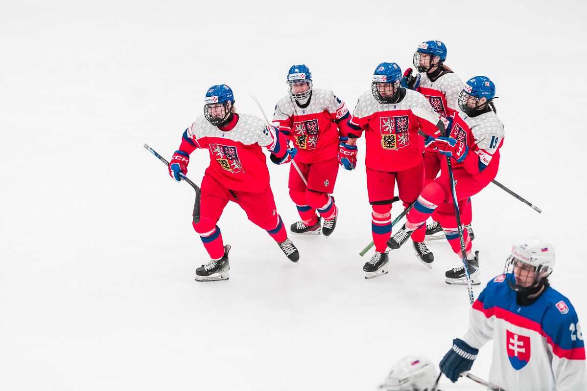 MS žien v hokeji U18: Česko zvládlo rolu favorita proti Švajčiarsku, na postup sa poriadne nadrelo