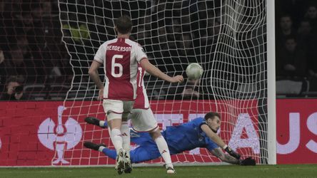 Ajax sa zachránil v nadstavenom čase. Frankfurt neudržal dvojgólový náskok