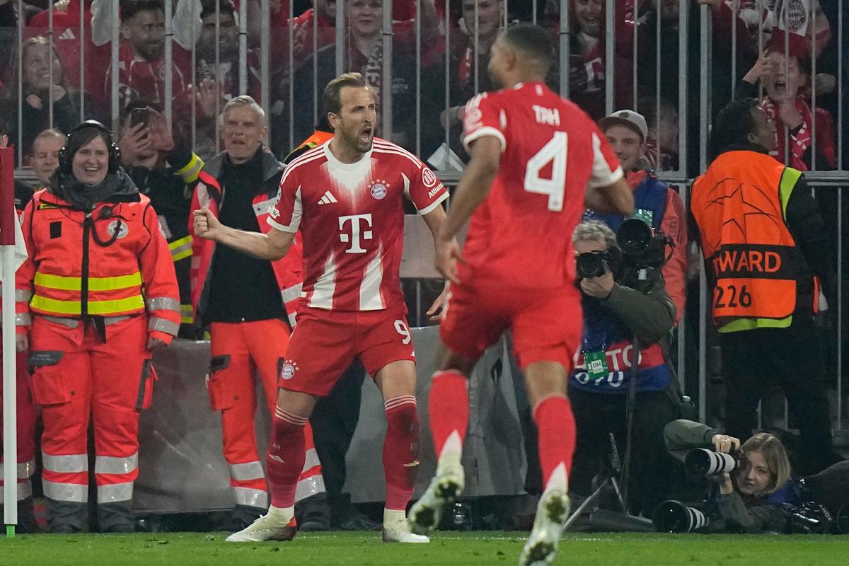 Šokujúca chyba Neuera, sedem gólov aj červená karta! Bayern mal problémy, no postrážil si postup