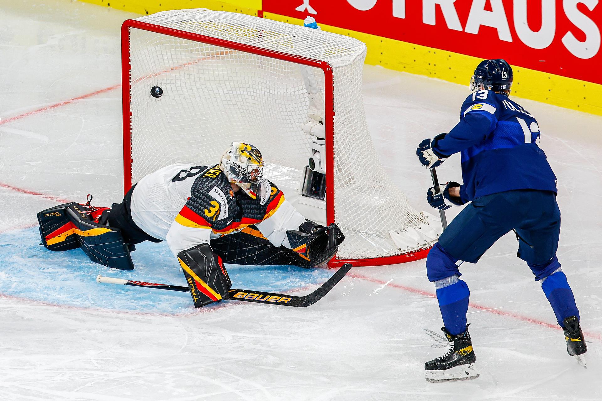 Fínsko - Nemecko. (Jesse Puljujarvi a Philipp Grubauer) / MS v hokeji 2026. Zdroj: SITA/AP
