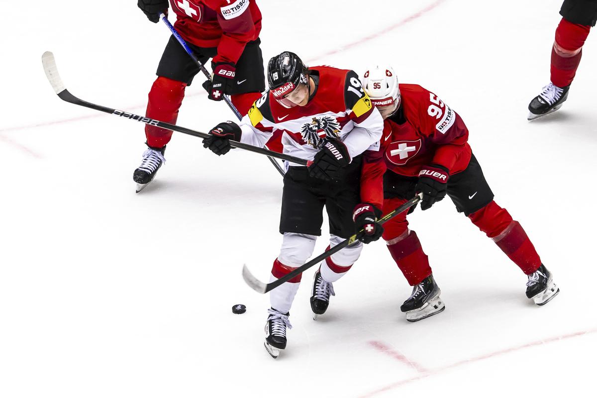 Návrat do Švajčiarska namiesto boja o NHL. Montreal posiela mladého útočníka na hosťovanie