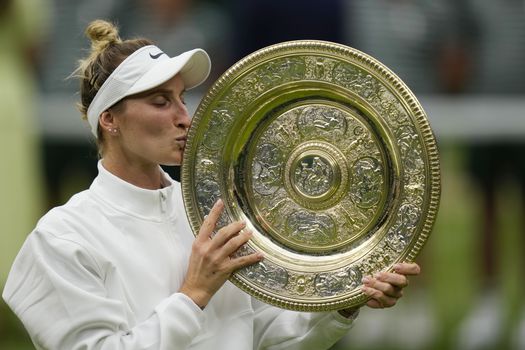Wimbledon: Tréner jej sľúbil, že sa potetuje. Vondroušová: Tenis je naozaj bláznivý