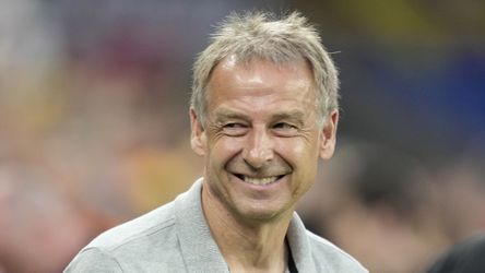 Tréner Klinsmann si vypýtal dres od Aarona Ramseyho a spustil tým vlnu kritiky