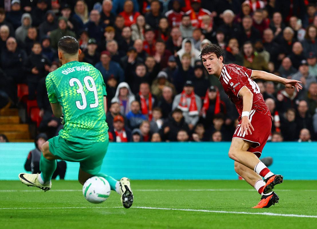 Martin Dúbravka absolvoval súťažný debut. Liverpool vyradil Tottenham z Ligového pohára