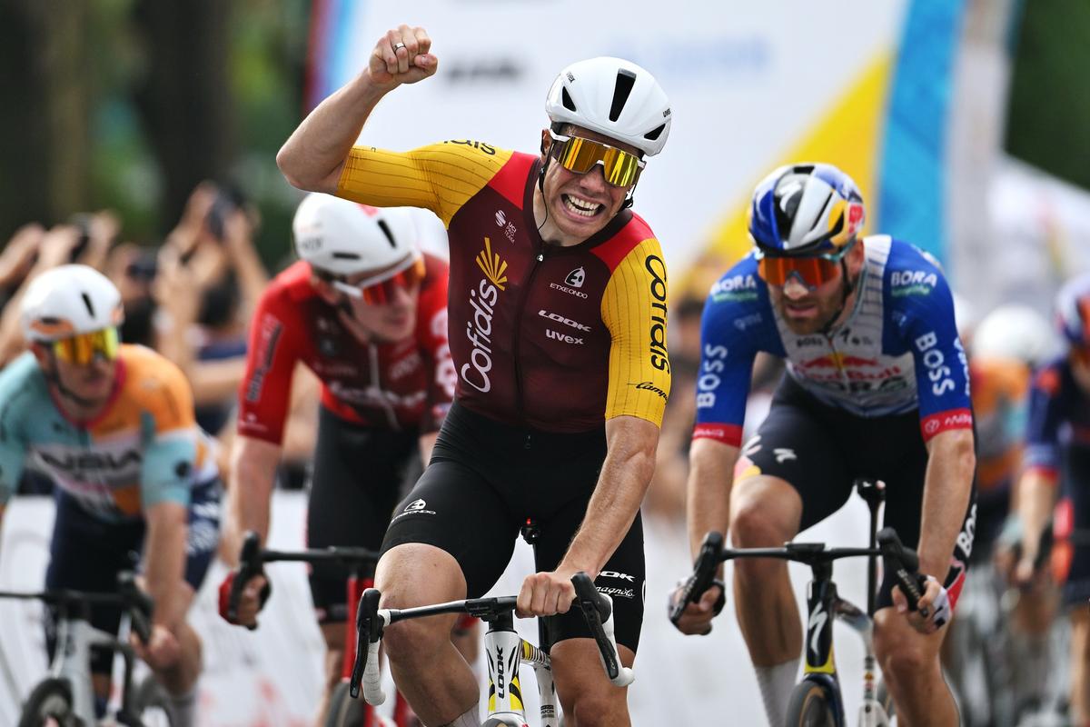 Okolo Kuang-si: Dráma po 200 kilometroch. Belgický cyklista v tesnom dojazde zaskočil favoritov
