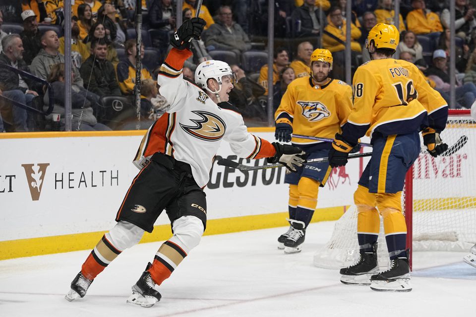 Anaheim sa zapísal do histórie NHL. Crosby 13. hetrikom v kariére potvrdil výbornú formu