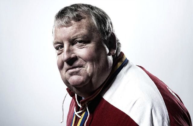 Na olympiáde získal dve medaily, na MS štyri. Po zdravotných komplikáciách zomrel legendárny Čechoslovák