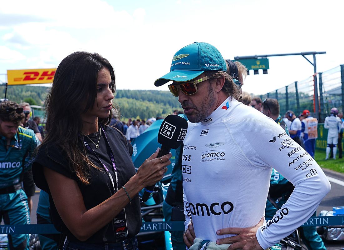 Fernando Alonso si splní sen. S reportérkou Formuly 1 sa teší na príchod svojho prvého dieťaťa