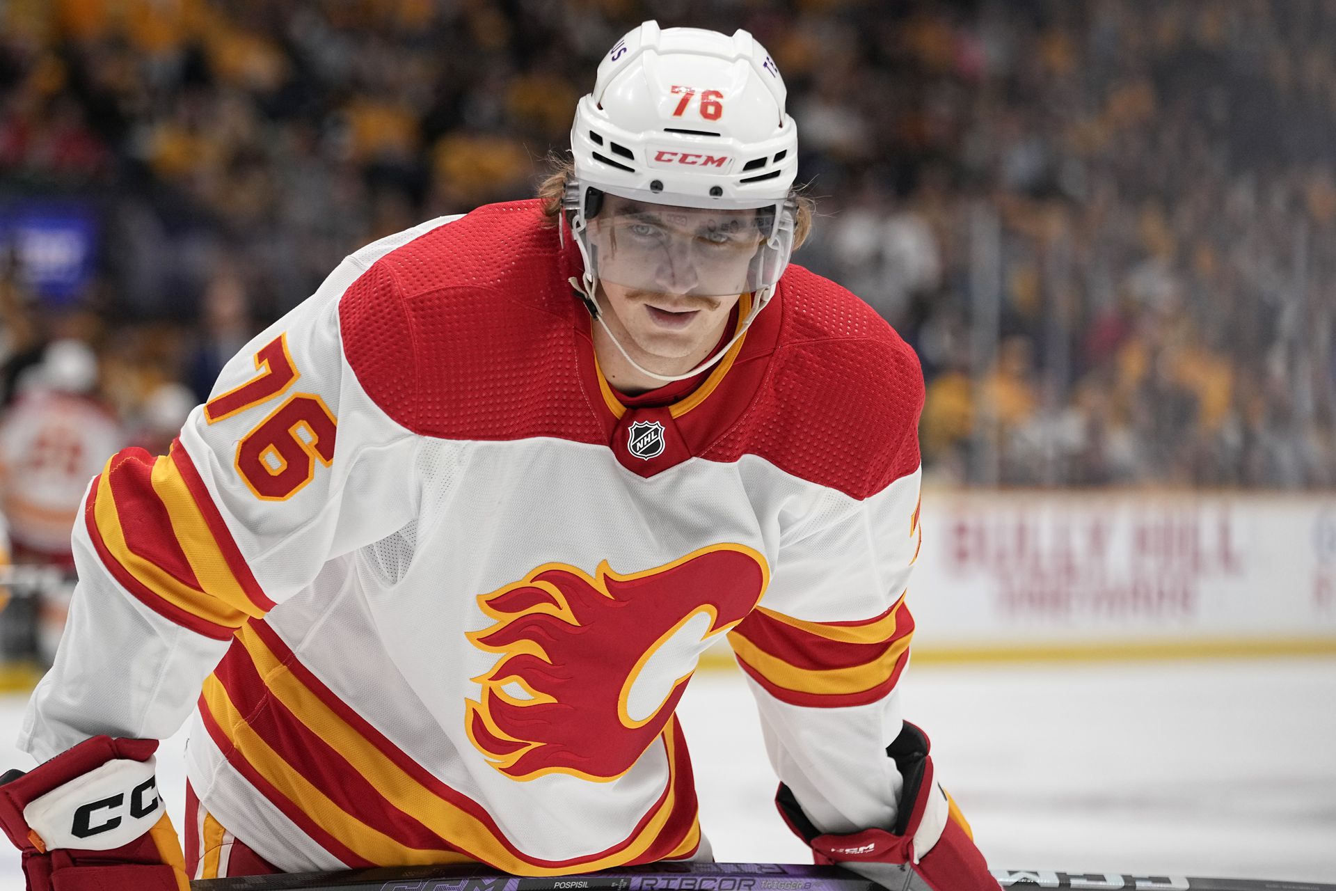 Martin Pospíšil v drese Calgary Flames. Zdroj: SITA/AP